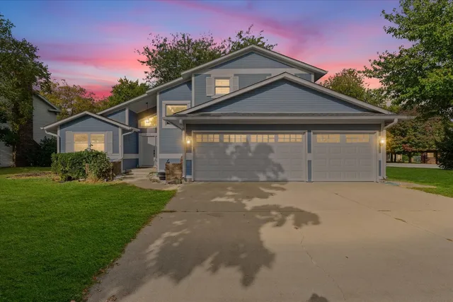 $384,900 | 2401 Lakewood Drive, Champaign, IL 61822