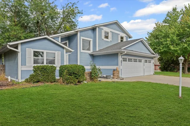 $384,900 | 2401 Lakewood Drive, Champaign, IL 61822