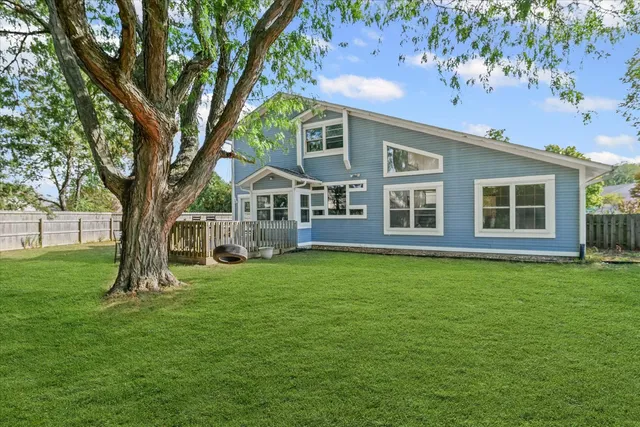 $384,900 | 2401 Lakewood Drive, Champaign, IL 61822