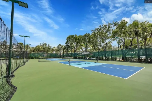 $3,900 | Lakes of Western Pines, Pembroke Pines, FL 33028