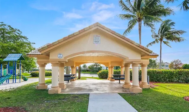 $3,900 | Lakes of Western Pines, Pembroke Pines, FL 33028