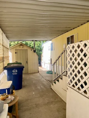 a view of entryway with a front door
