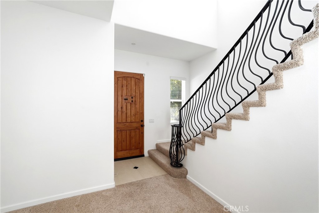 585 Vía Pueblo Riverside, CA 92507 - Photo 19 of 61 Gorgeous staircase