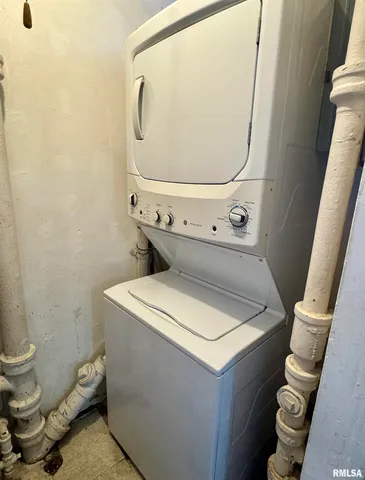 $1,150 | 902 39th St Court, Moline, IL 61265