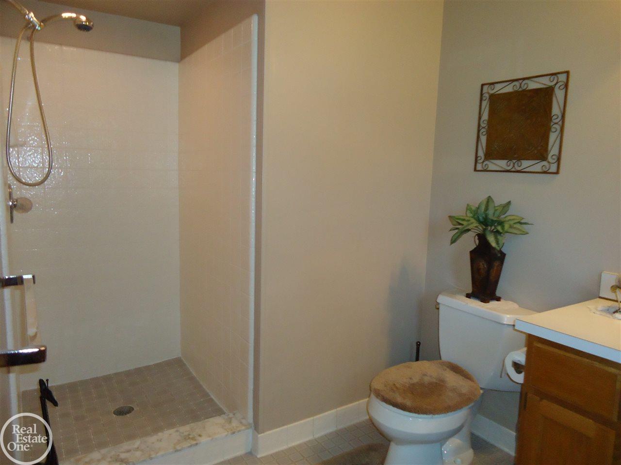 589 Lexington Drive Rochester, MI 48307 - Photo 21 of 39 Master shower