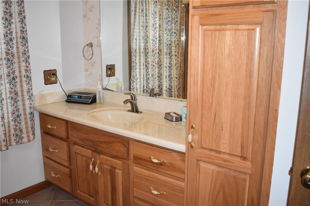 62227 Hawthorne Hill Road Shadyside, OH 43947 - Photo 13 of 35
