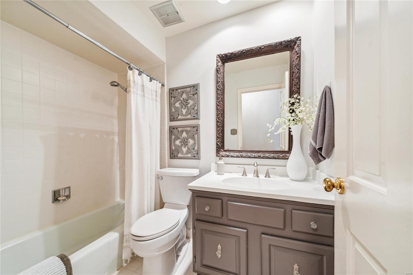 814 Kings Cliff Road St. Louis, MO 63122 - Photo 18 of 26 Gallery Image 18