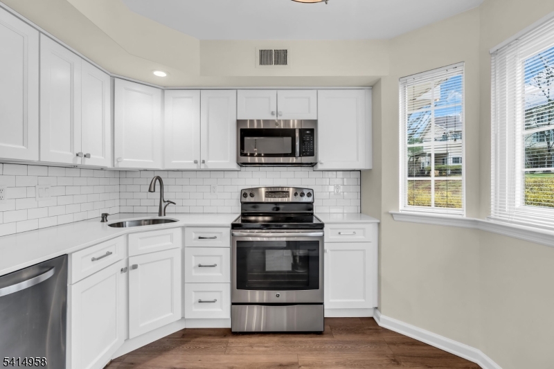 80 Wendover Court Bedminster, NJ 07921 - Photo 14 of 24