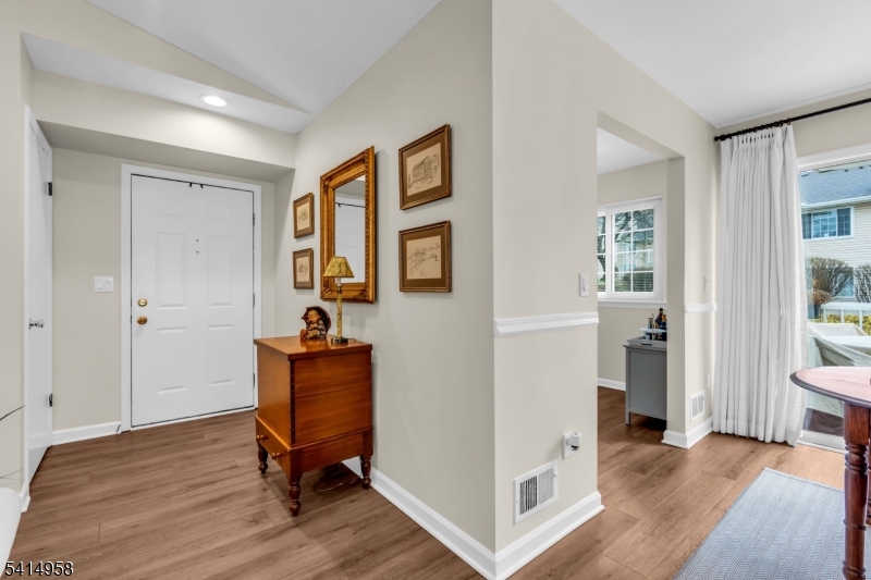 80 Wendover Court Bedminster, NJ 07921 - Photo 3 of 24