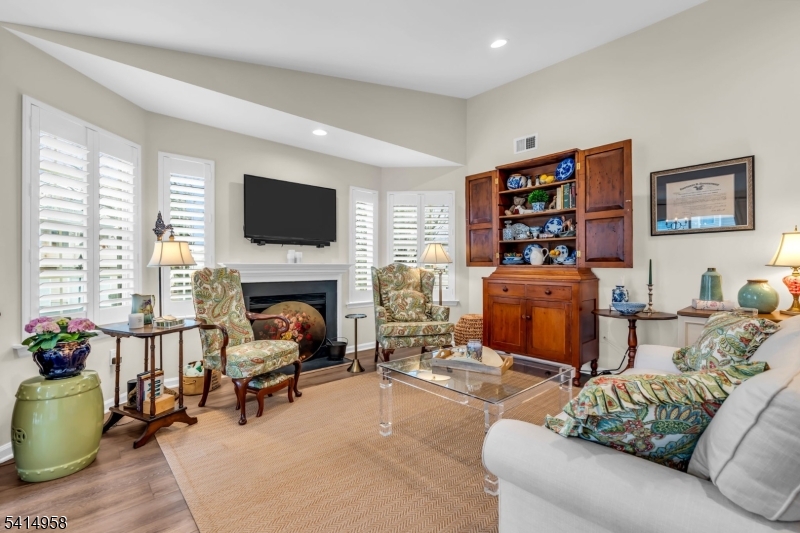 80 Wendover Court Bedminster, NJ 07921 - Photo 5 of 24