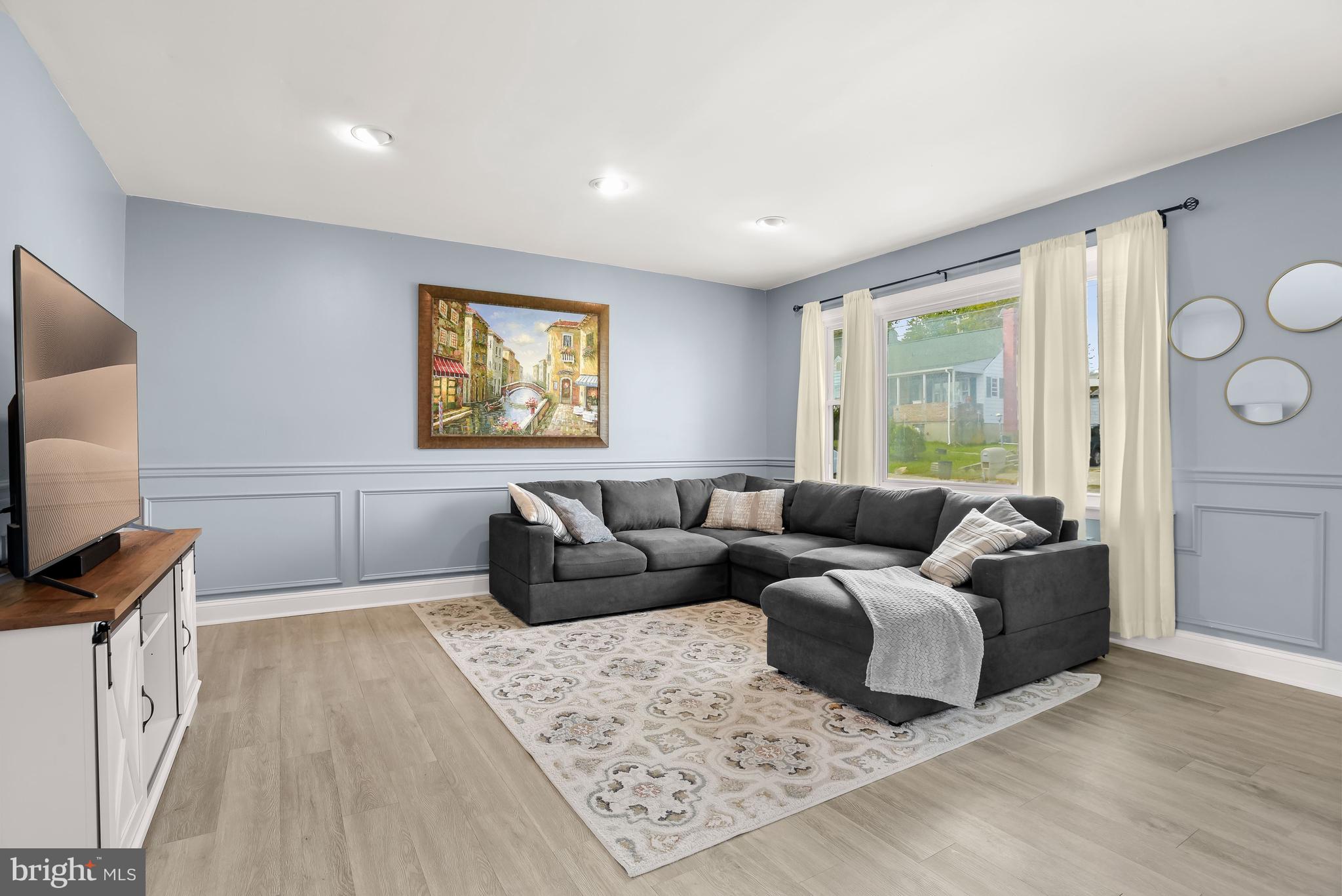 1323 Willow Spring Road Catonsville, MD 21228 - Photo 9 of 45 Living Room
