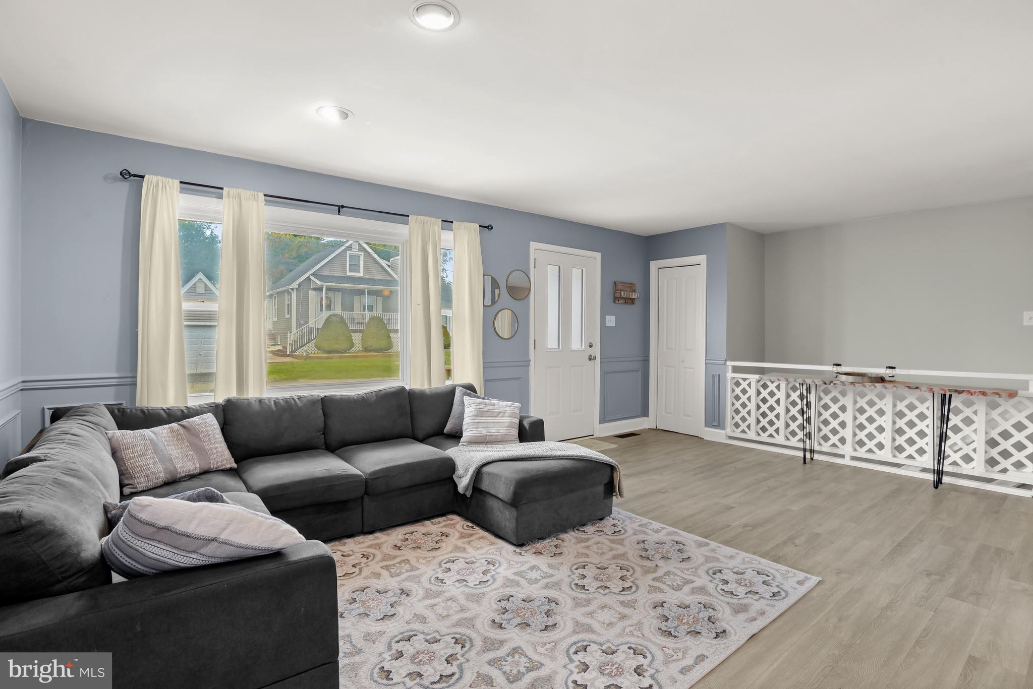 1323 Willow Spring Road Catonsville, MD 21228 - Photo 10 of 45 Living Room
