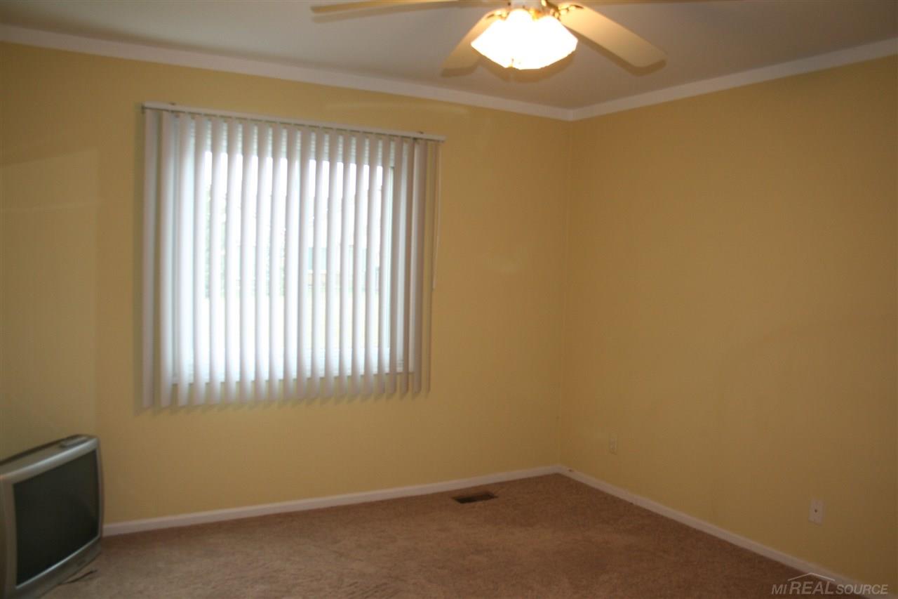16969 Country Ridge Lane Macomb, MI 48044 - Photo 16 of 38 31275306-15.JPG