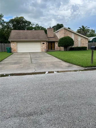 a view of a yard in front of a house