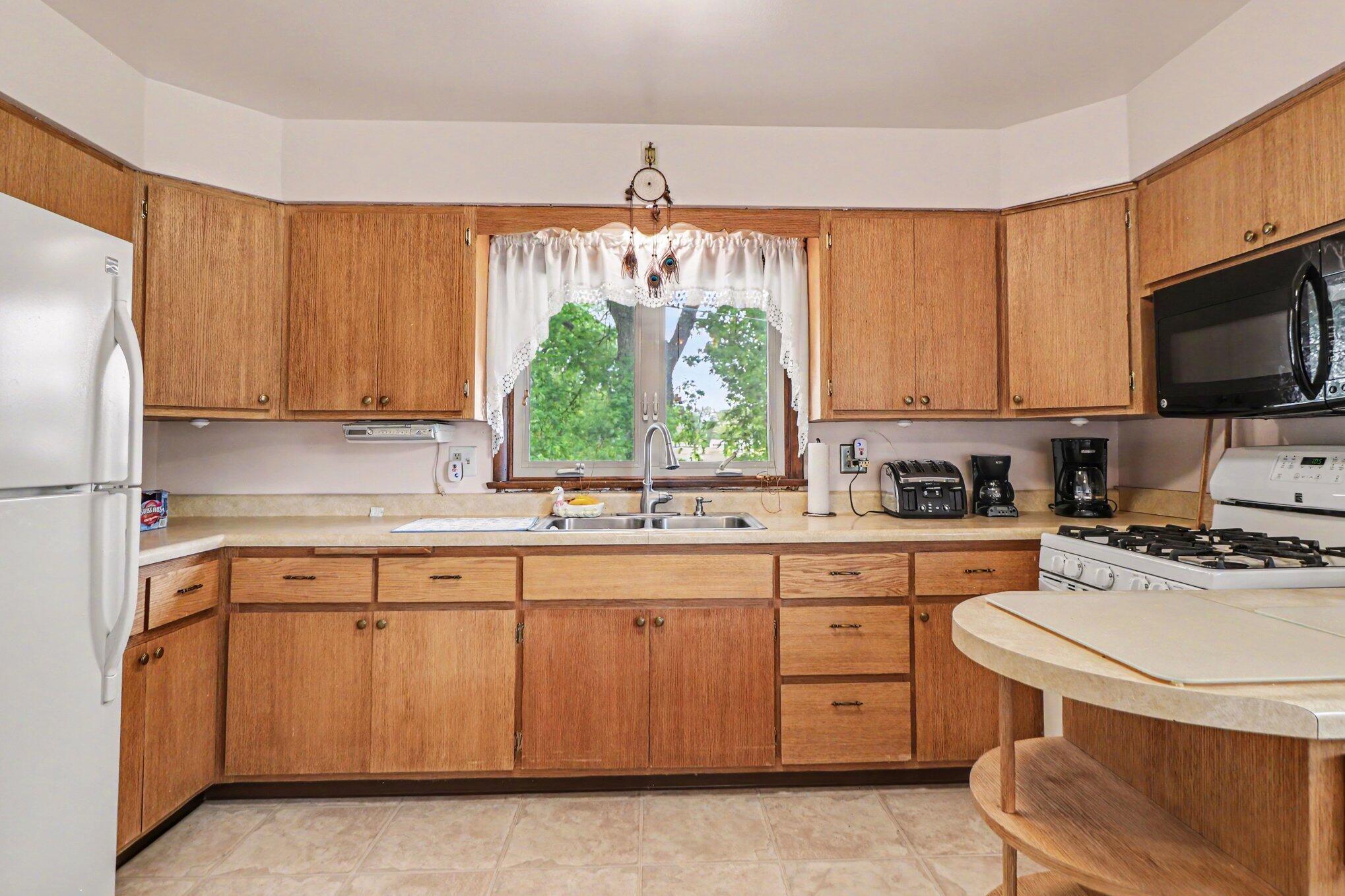 305 West 35th Avenue Griffith, IN 46319 - Photo 8 of 20 2038x1359