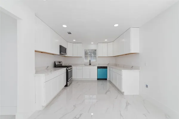 $2,500 | 13330 Agarita Lane, Houston, TX 77083