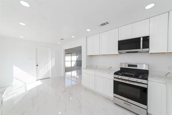 $2,500 | 13330 Agarita Lane, Houston, TX 77083