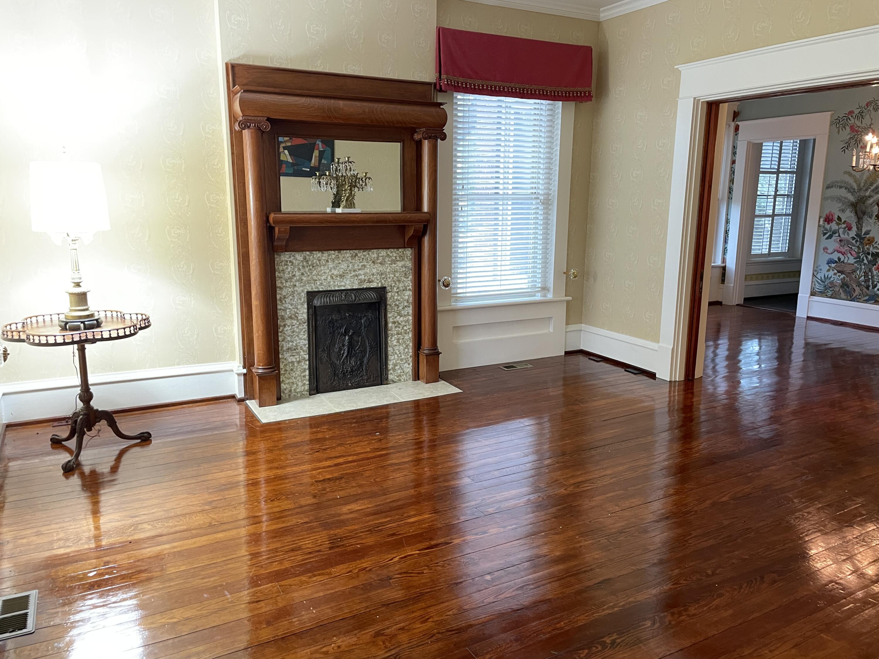 806 Ninevah Road Frankfort, KY 40601 - Photo 5 of 28 Living Room photo 2