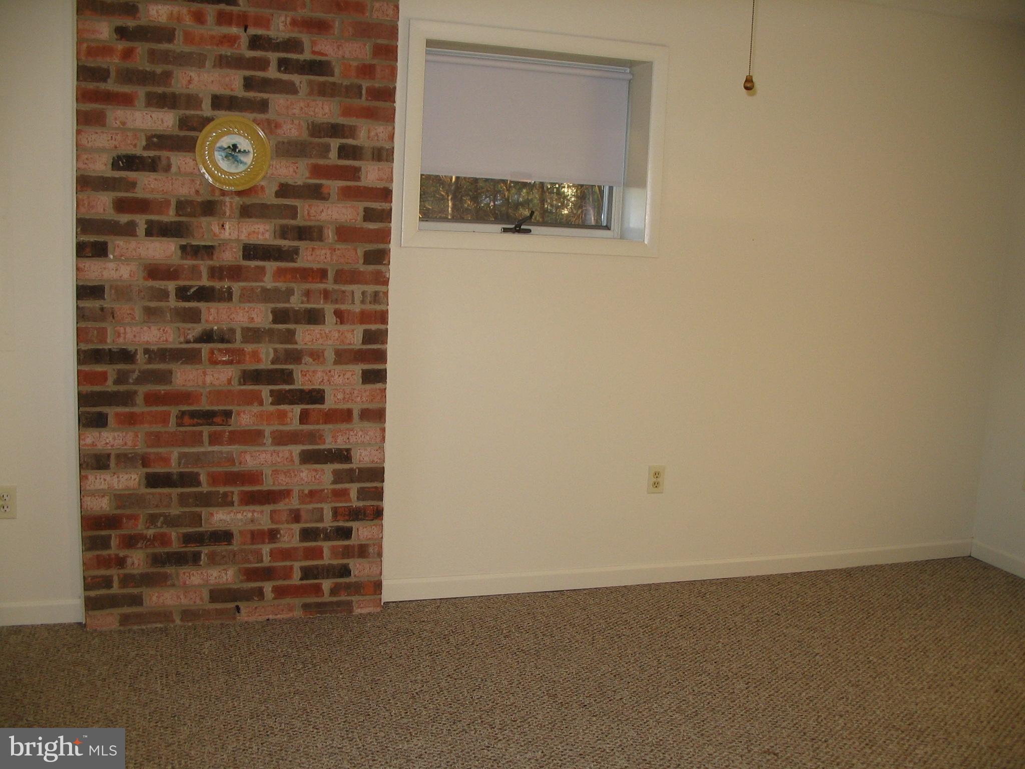 9160 Mackall Road St. Leonard, MD 20685 - Photo 5 of 9 Living room