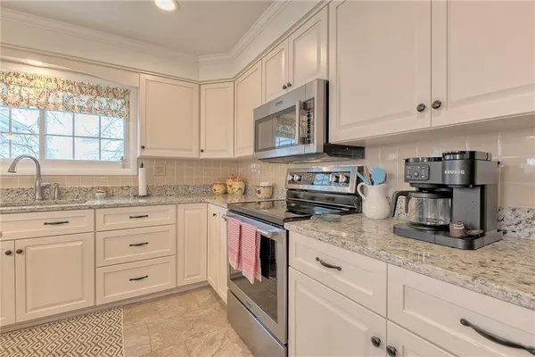 $400,000 | 469 Hillcrest Drive, Latrobe, PA 15650