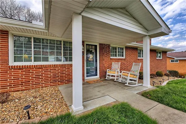 $400,000 | 469 Hillcrest Drive, Latrobe, PA 15650