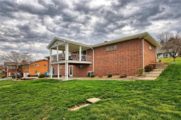 $400,000 | 469 Hillcrest Drive, Latrobe, PA 15650