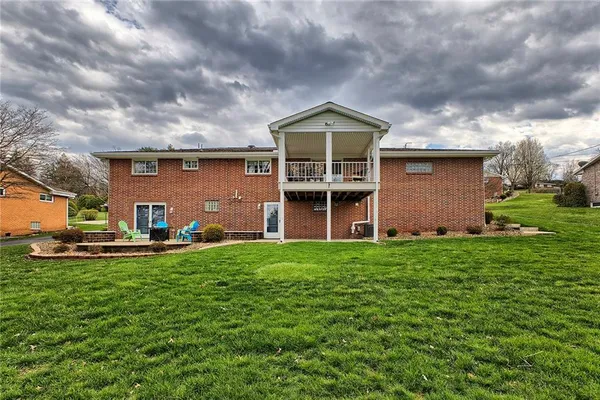 $400,000 | 469 Hillcrest Drive, Latrobe, PA 15650