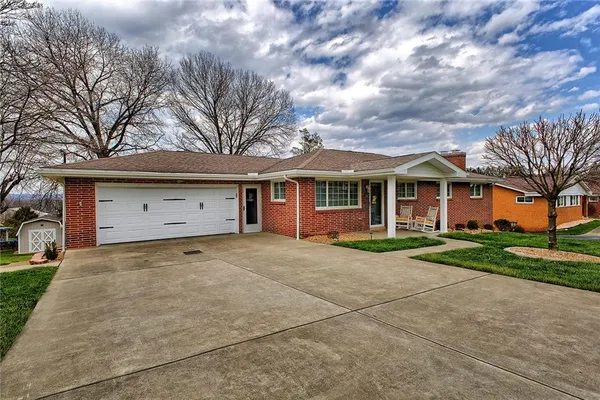 $400,000 | 469 Hillcrest Drive, Latrobe, PA 15650