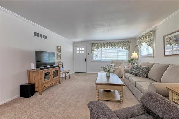 $400,000 | 469 Hillcrest Drive, Latrobe, PA 15650