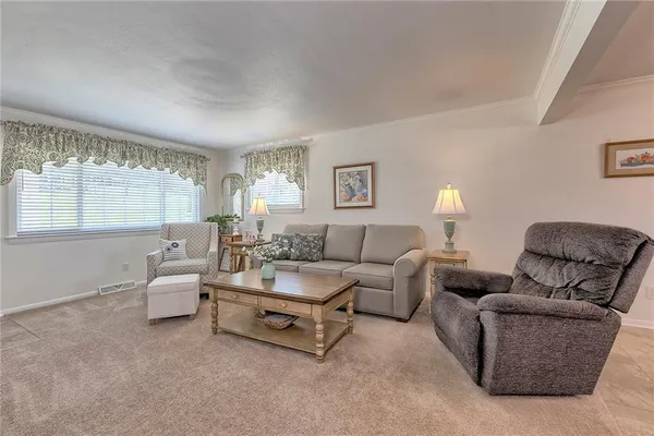 $400,000 | 469 Hillcrest Drive, Latrobe, PA 15650