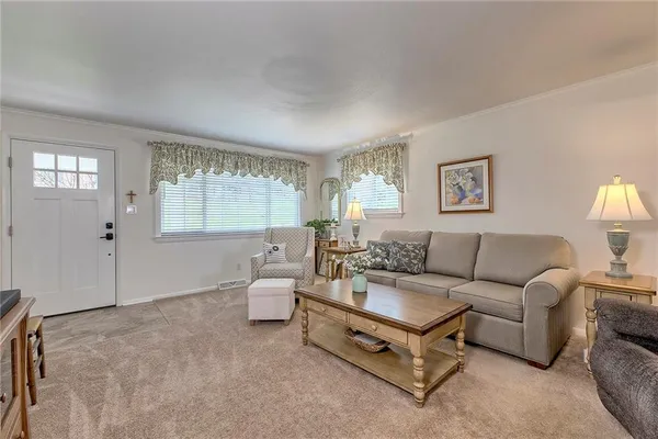 $400,000 | 469 Hillcrest Drive, Latrobe, PA 15650
