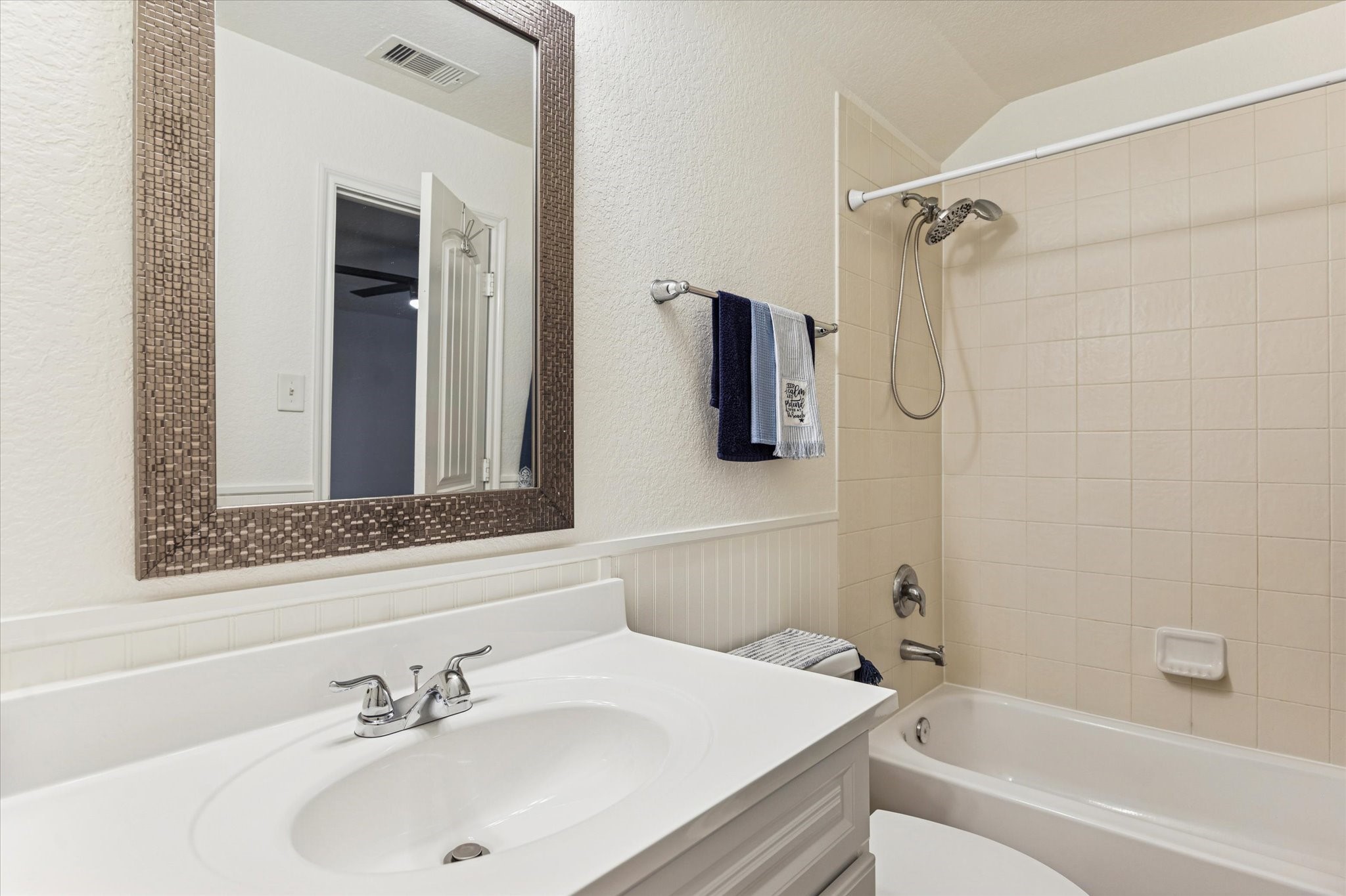 191 Maple Grove Drive Conroe, TX 77384 - Photo 20 of 27 Nice, neutral upstairs ensuite bathroom with a door to the game room.