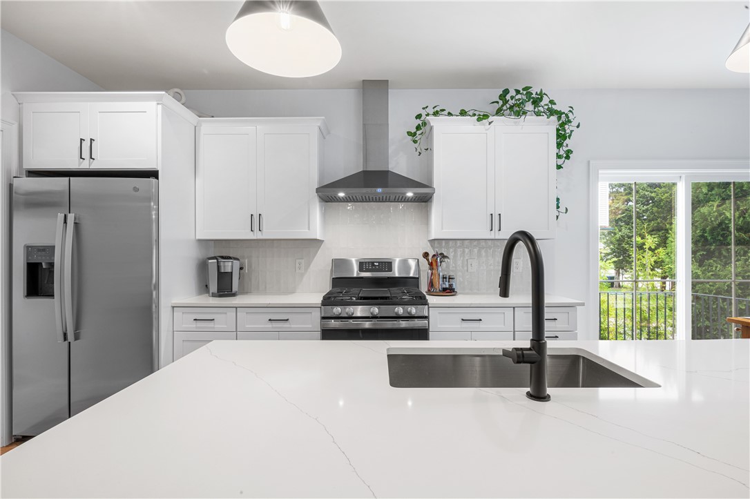 6 Boiling Spring Avenue Westerly, RI 02891 - Photo 11 of 32