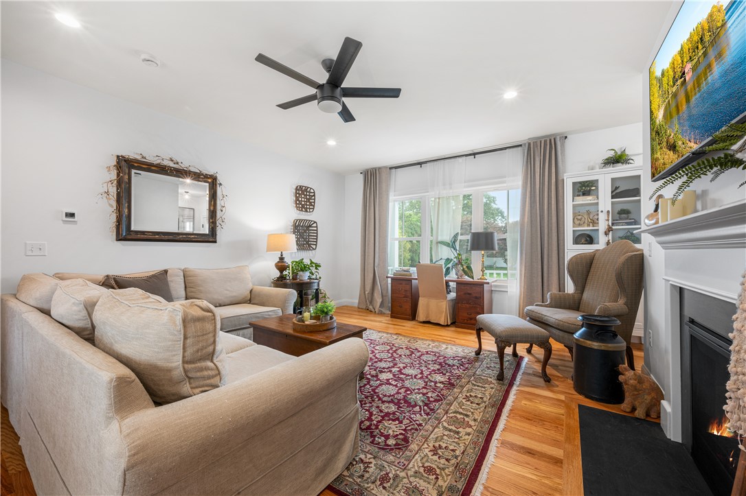 6 Boiling Spring Avenue Westerly, RI 02891 - Photo 5 of 32
