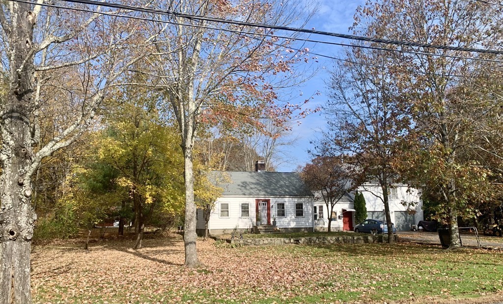 17 Everett Street Sherborn, MA 01770 - Photo 2 of 20 a front view of a house with a yard