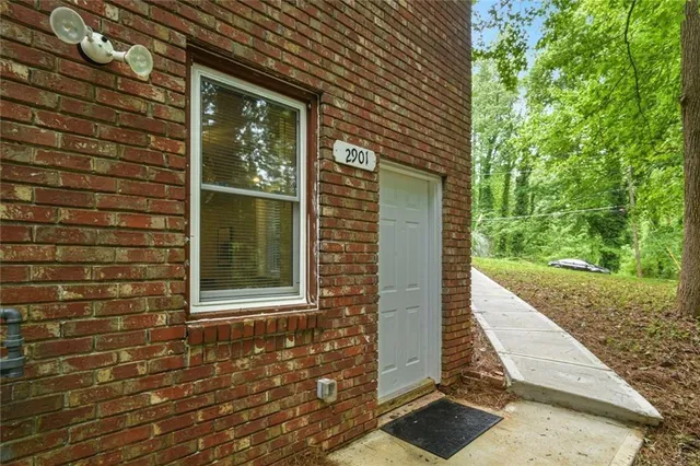 a view of a backyard with pathway