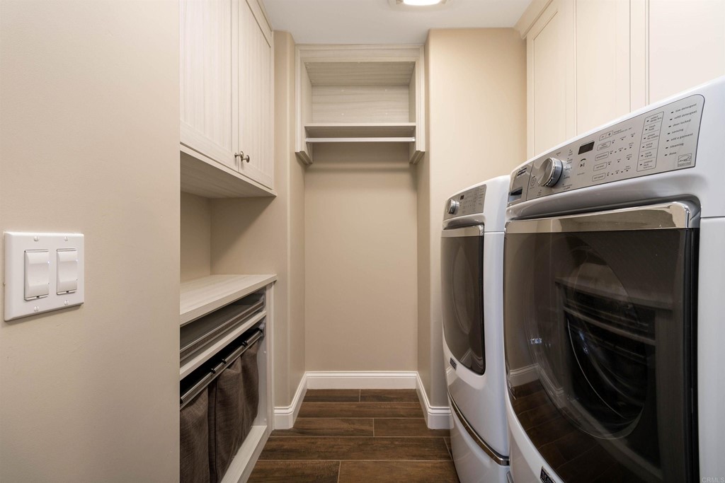 728 Silver Street La Jolla, CA 92037 - Photo 22 of 44 a kitchen with a refrigerator and a stove