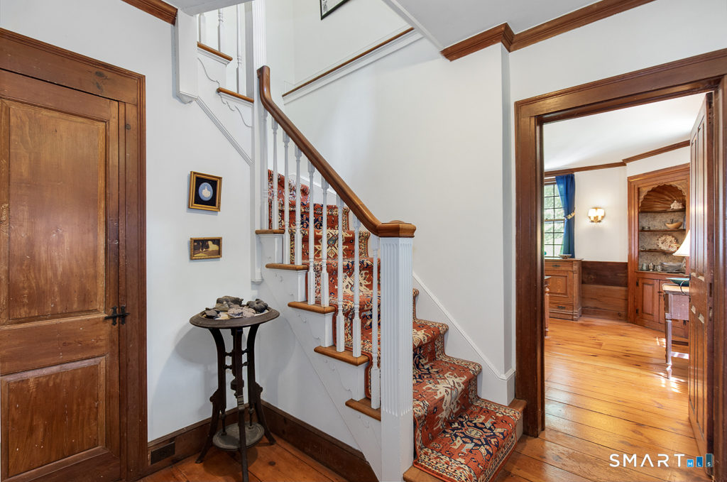 446 Amity Road Woodbridge, CT 06525 - Photo 3 of 40