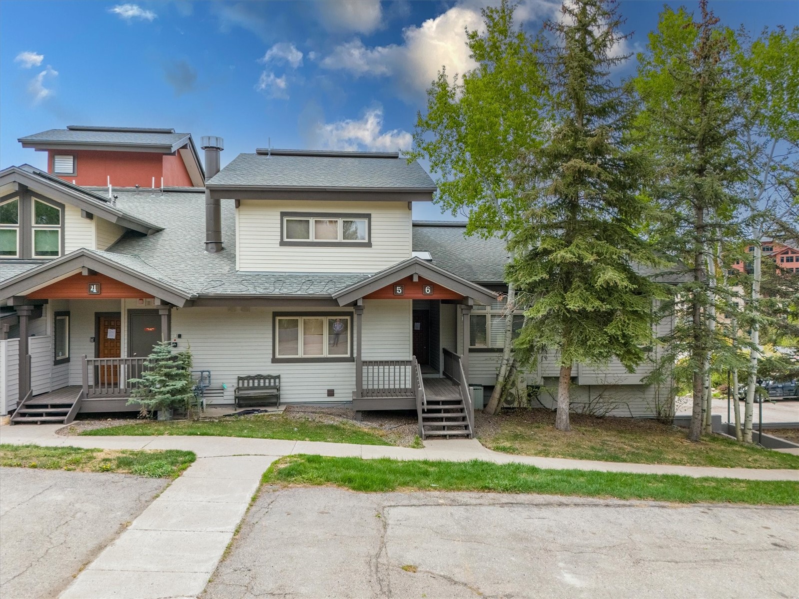 1724 Ski Time Square Drive, Unit R6 Steamboat Springs, CO 80487 - Photo 35 of 39 a front view of a house with a yard