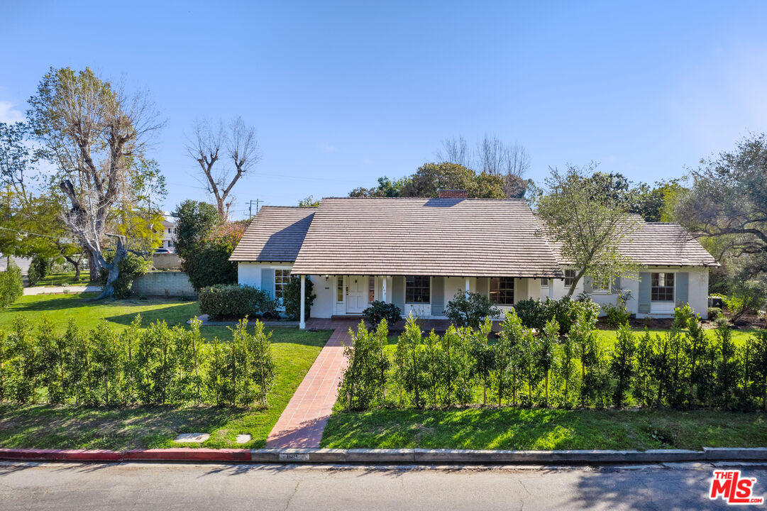 109 Homewood Road Los Angeles, CA 90049 - Photo 1 of 30