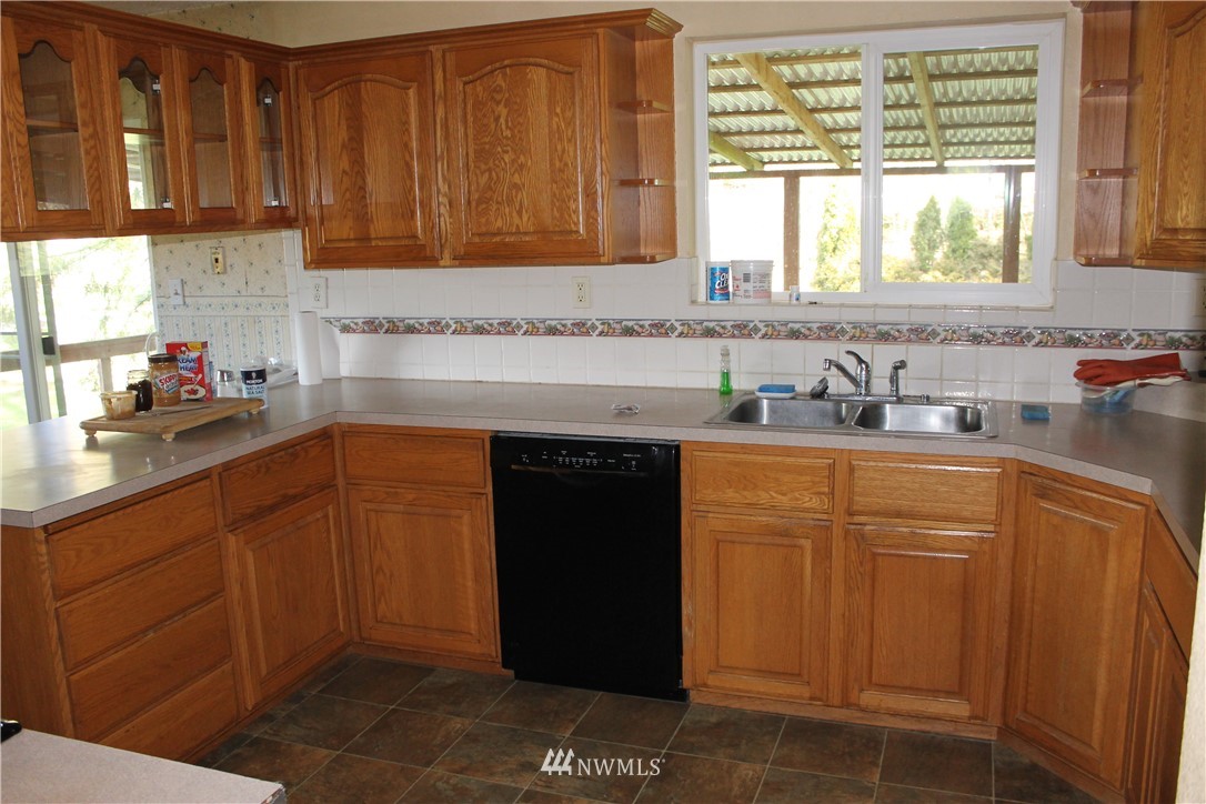 2020 Coal Creek Road Longview, WA 98632 - Photo 2 of 17 Gallery Image 2