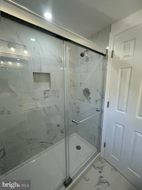3433 Gregg Road Brookeville, MD 20833 - Photo 51 of 69 Gorgeous Tiled Shower with Niche