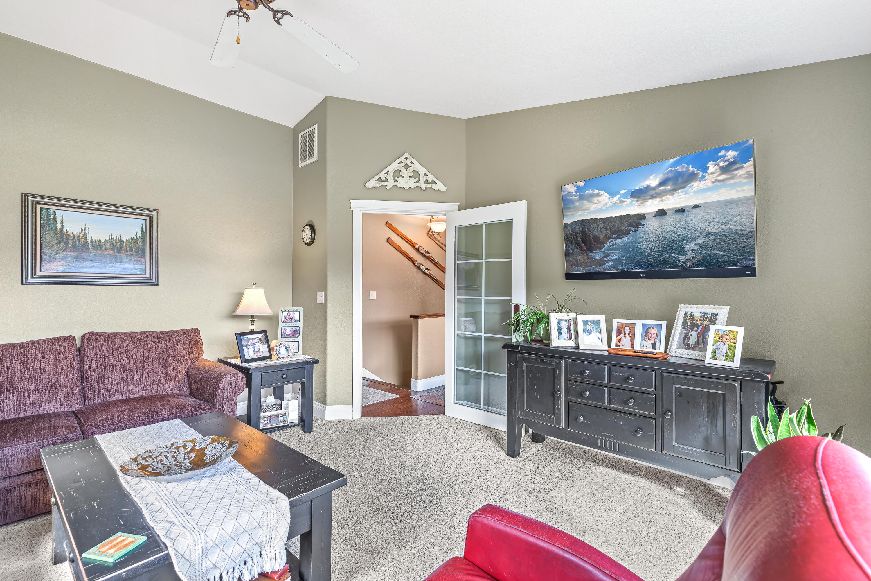 7811 Lost Creek Road Eagle Point, OR 97524 - Photo 22 of 81 Family Room