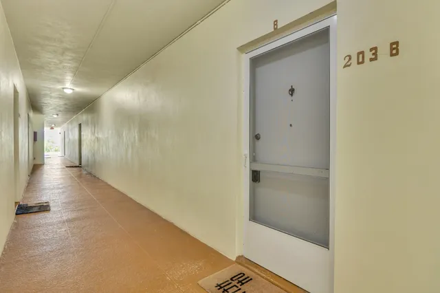 $1,650 | 125 Shore Court, Unit 203B, North Palm Beach, FL 33408