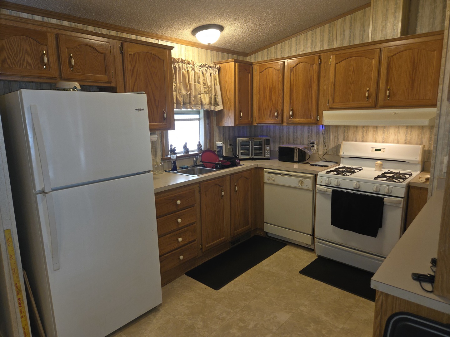 1071 Lake Terrace Road Elgin, IL 60123 - Photo 7 of 26 Gallery Image 7
