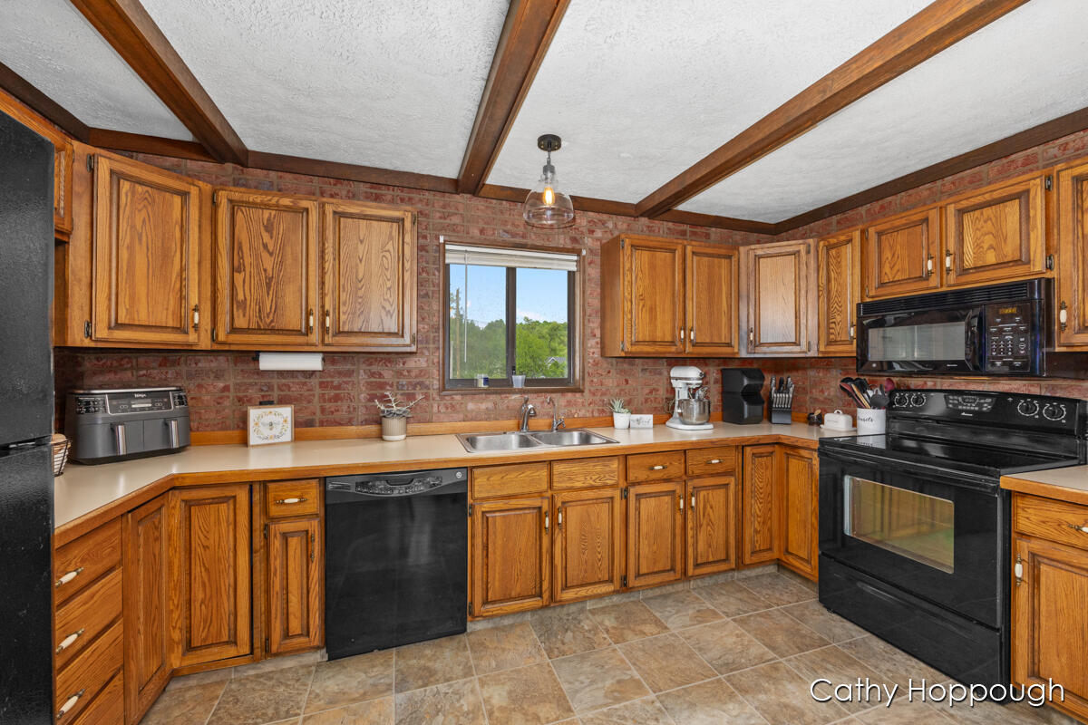 271 Rasmussen Drive Trufant, MI 49347 - Photo 6 of 44 IMG_1007