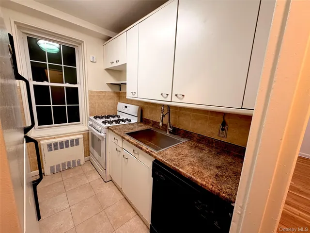 $1,650 | 140-18 Burden Crescent, Unit 310 | Briarwood