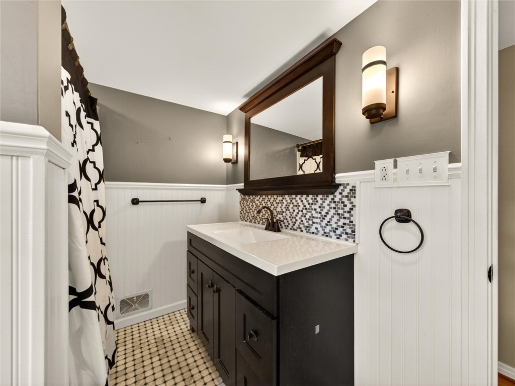 5452 East Lake Road Conesus, NY 14435 - Photo 32 of 42 2nd Floor FULL BATH