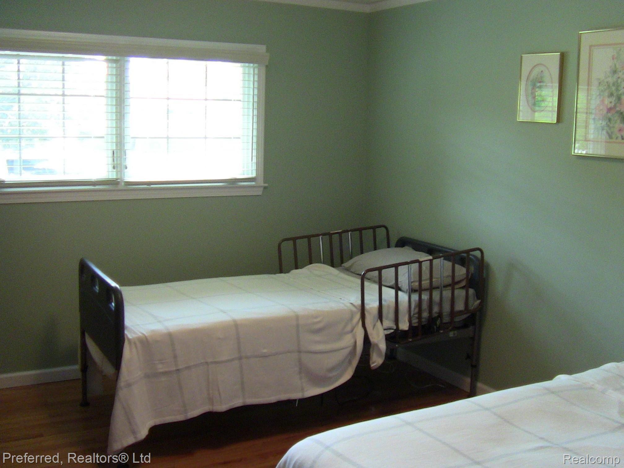 7430 Iron Gate Road Canton, MI 48187 - Photo 12 of 35 IMG_6393.JPG