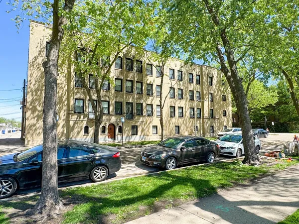 $1,900 | 2634 West Glenlake Avenue, Unit 3C, Chicago, IL 60659